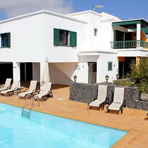 Leonard Villa